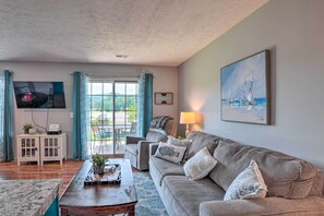 TV, books - Missouri Retreat ~ 4 Mi to the Branson Strip! (Branson)