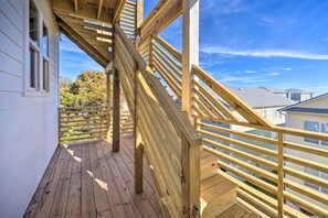 Apartment (4 Bedrooms) | Interior - Modern Home w/ Rooftop Deck, Walk to Beach! (Carolina Beach)