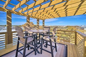 Apartment (4 Bedrooms) | Interior - Modern Home w/ Rooftop Deck, Walk to Beach! (Carolina Beach)