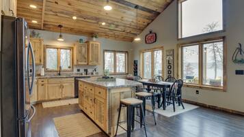 House (3 Bedrooms) | Interior