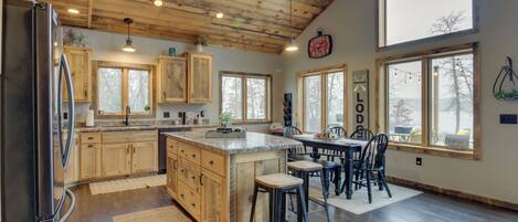 House (3 Bedrooms) | Interior