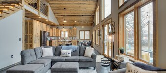 Modern Lakeside Chalet on Crow Wing Chain w/ Dock!