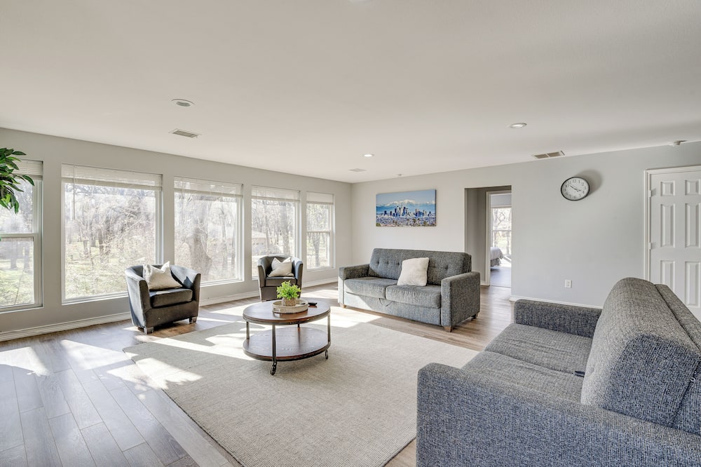 Modern Flower Mound Home < 2 Mi to River Walk - The District, LA