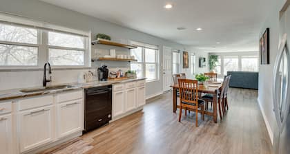 Modern Flower Mound Home < 2 Mi to River Walk
