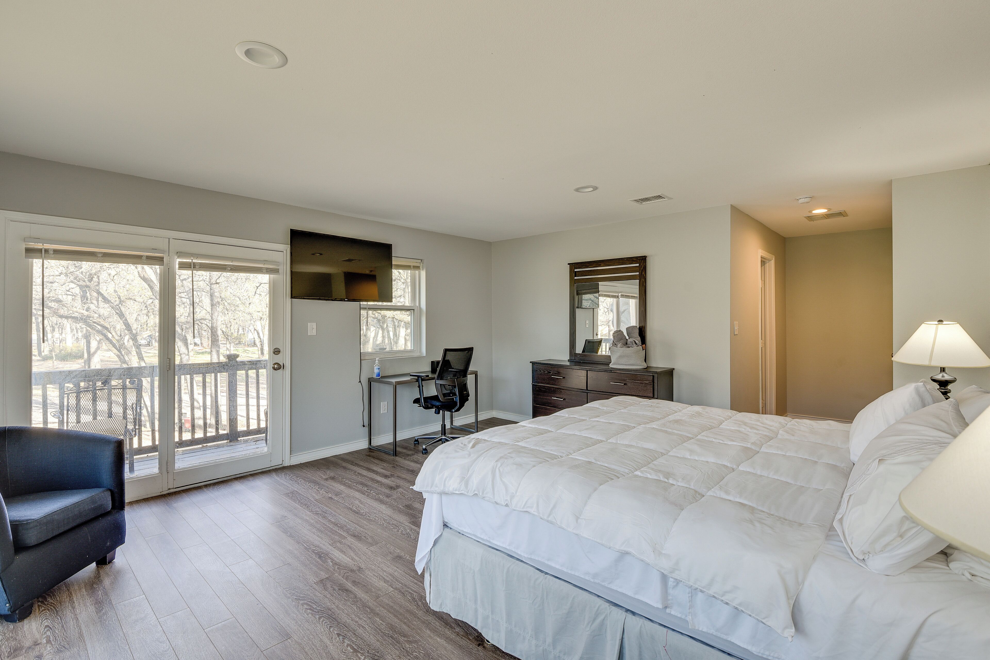 Modern Flower Mound Home < 2 Mi to River Walk