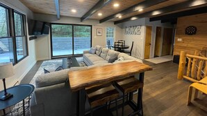 TV - Modern Home w/ Deck < 1/2 Mi to Lake Harmony! (Lake Harmony)