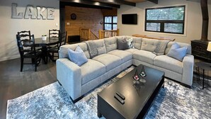 TV - Modern Home w/ Deck < 1/2 Mi to Lake Harmony! (Lake Harmony)