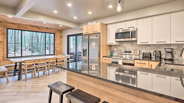 Microwave, oven, stovetop, dishwasher - Modern Home w/ Deck < 1/2 Mi to Lake Harmony! (Lake Harmony)