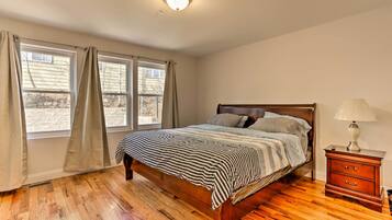 Apartment (3 Bedrooms) | 3 bedrooms, bed sheets