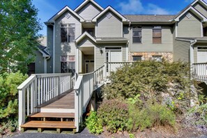 Interior - Mountain-view Blue Ridge Condo: 36 Mi to Asheville (Burnsville)