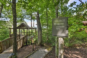 Interior - Mountain-view Blue Ridge Condo: 36 Mi to Asheville (Burnsville)