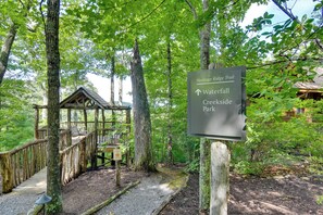 Interior - Mountain-view Blue Ridge Condo: 36 Mi to Asheville (Burnsville)