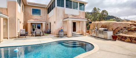 House (4 Bedrooms) | Front of property