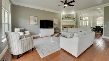 House (6 Bedrooms) | Interior