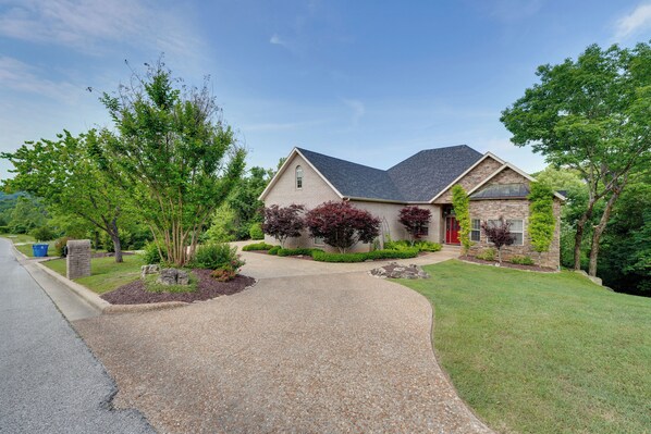 House (6 Bedrooms) | Interior