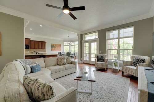 4 Mi to Branson Landing: Huge Home w/ Game Room!
