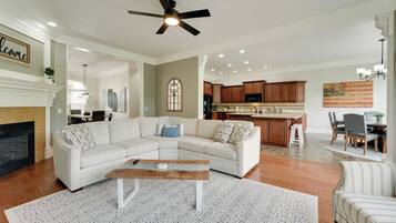 House (6 Bedrooms) | Interior