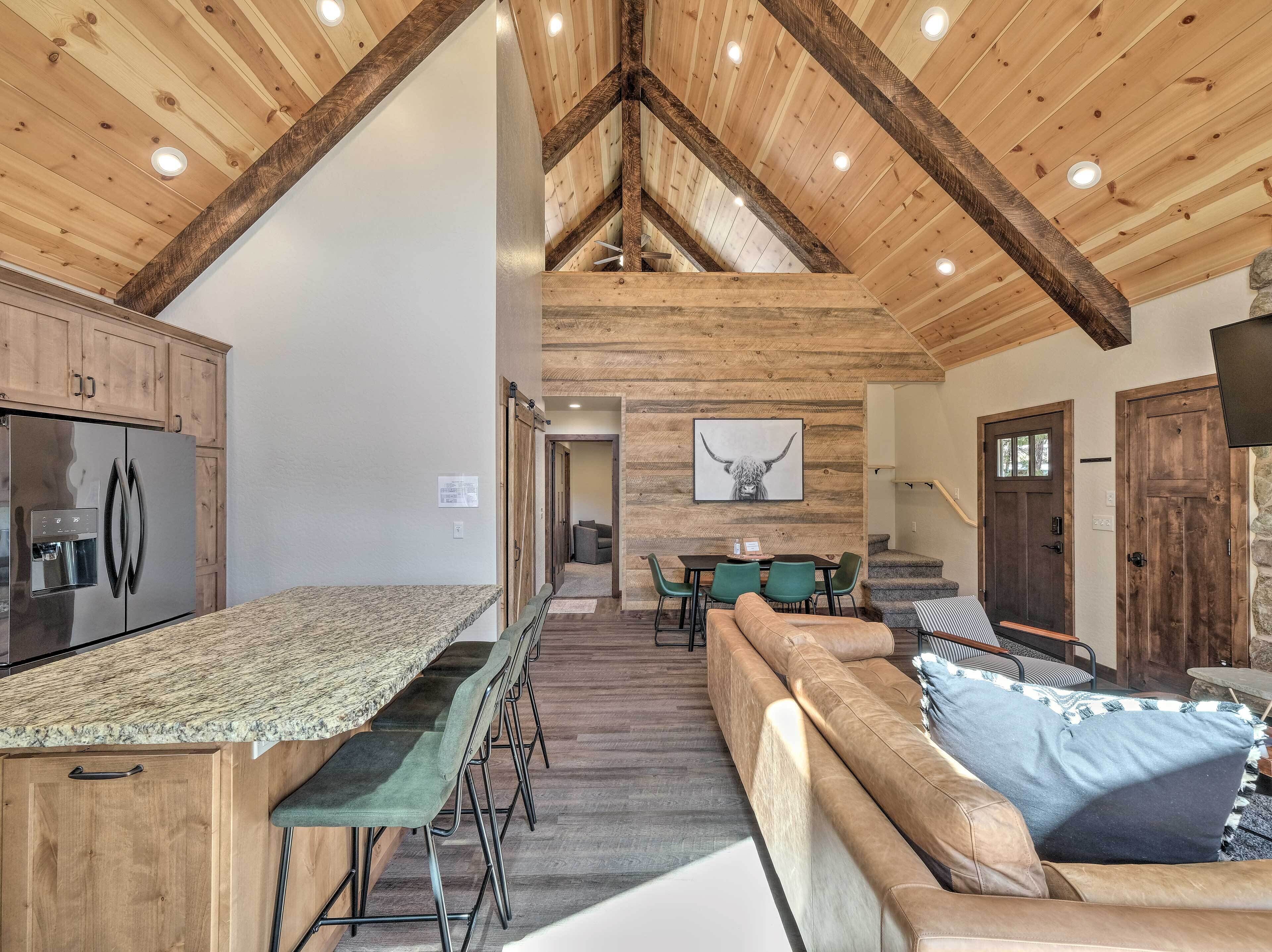 Luxury Retreat: Custom Mi-wuk Village Cabin!