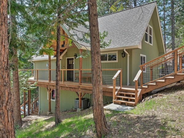 House (3 Bedrooms) | Interior - Luxury Retreat: Custom Mi-wuk Village Cabin! (Mi-Wuk Village)
