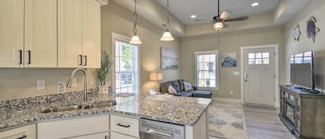 House (2 Bedrooms) | Interior