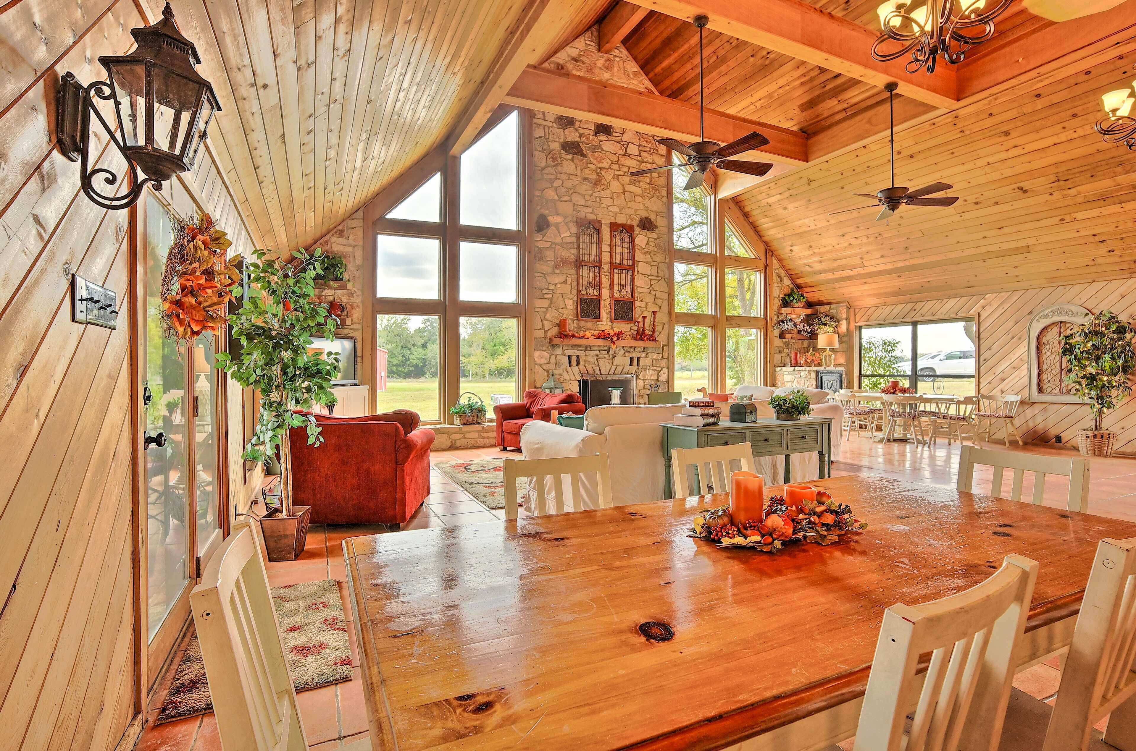 'nini's Love' Cottage w/ Deck + Fishing Pond!