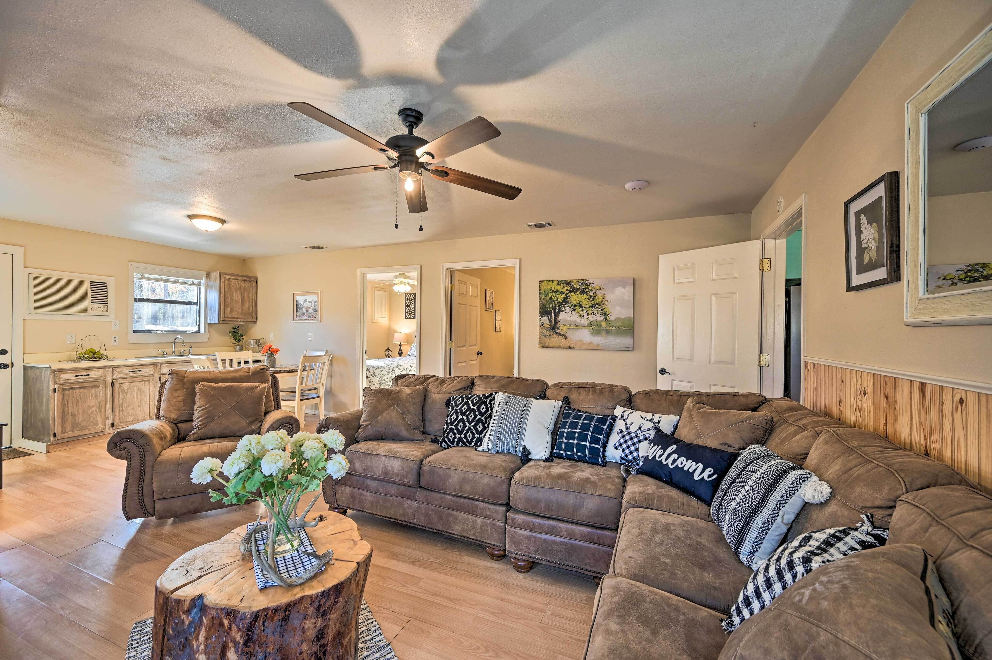 Pet Friendly 'shady Oaks' Cabin in Broken Bow