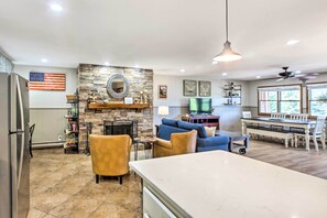 Apartment (2 Bedrooms) | Interior - Main St Red River Ski Condo w/ Mountain View! (Red River)