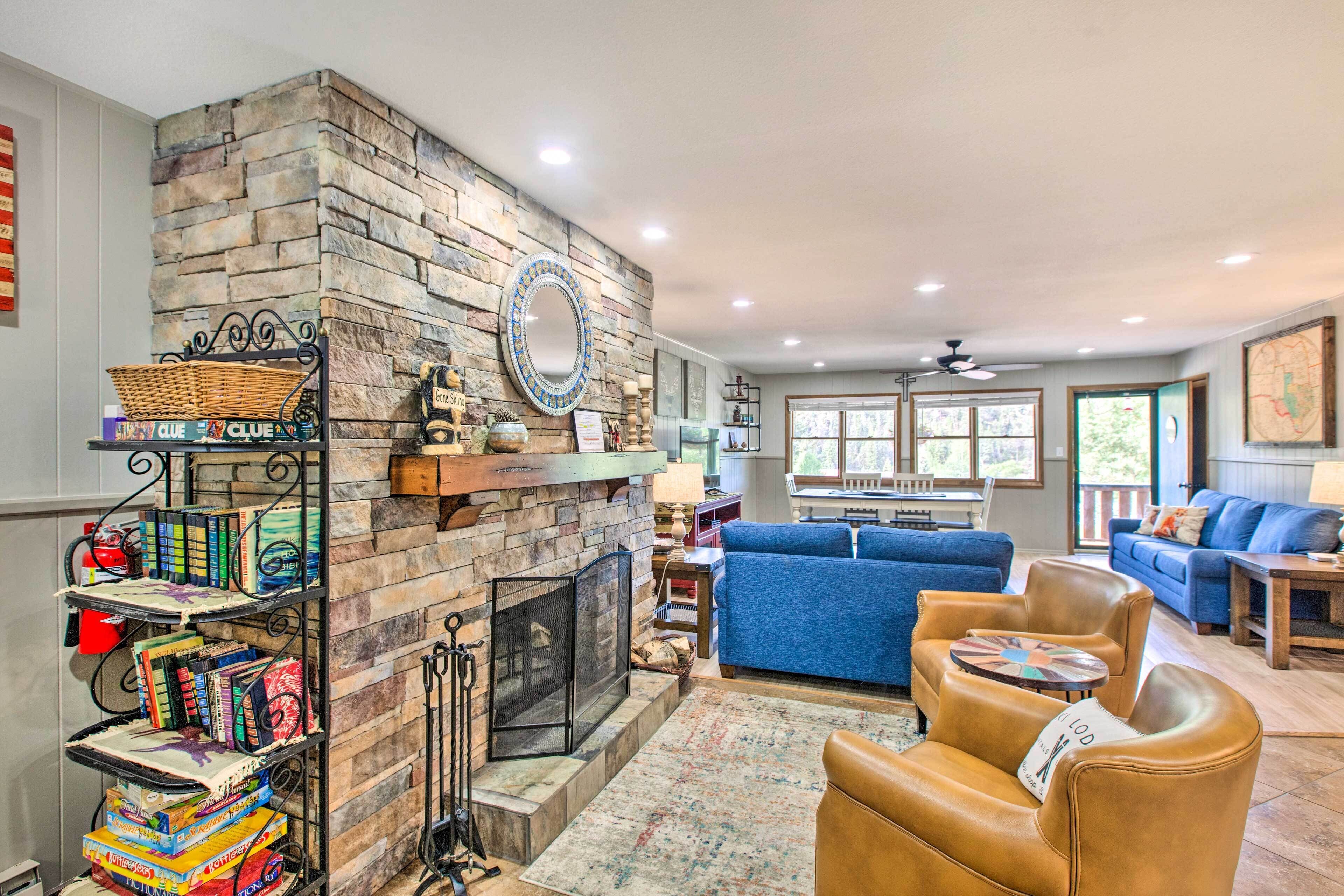 Main St Red River Ski Condo w/ Mountain View!