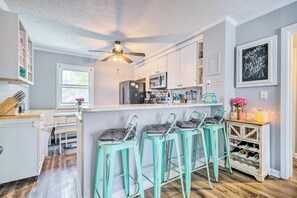 Apartment (2 Bedrooms) | Interior - North Topsail Condo - Steps to Beach! (Sneads Ferry)
