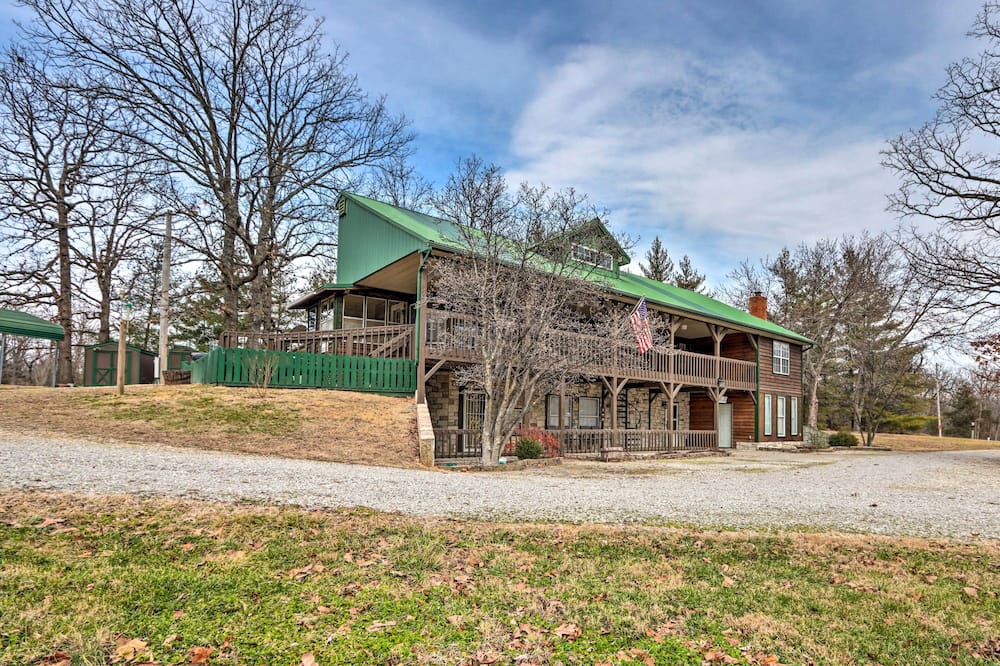 Fish & Explore! Quiet Farmland Cabin in Lebanon - Conway, MO