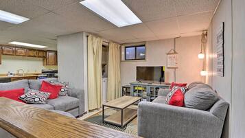 Apartment (2 Bedrooms) | Front of property