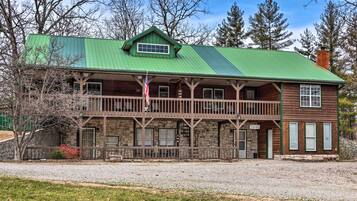 Apartment (2 Bedrooms) | Front of property