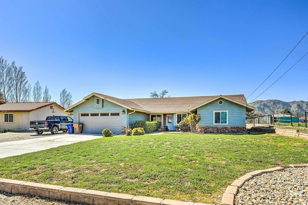 Newly Updated, Dog-friendly Peakview House!
