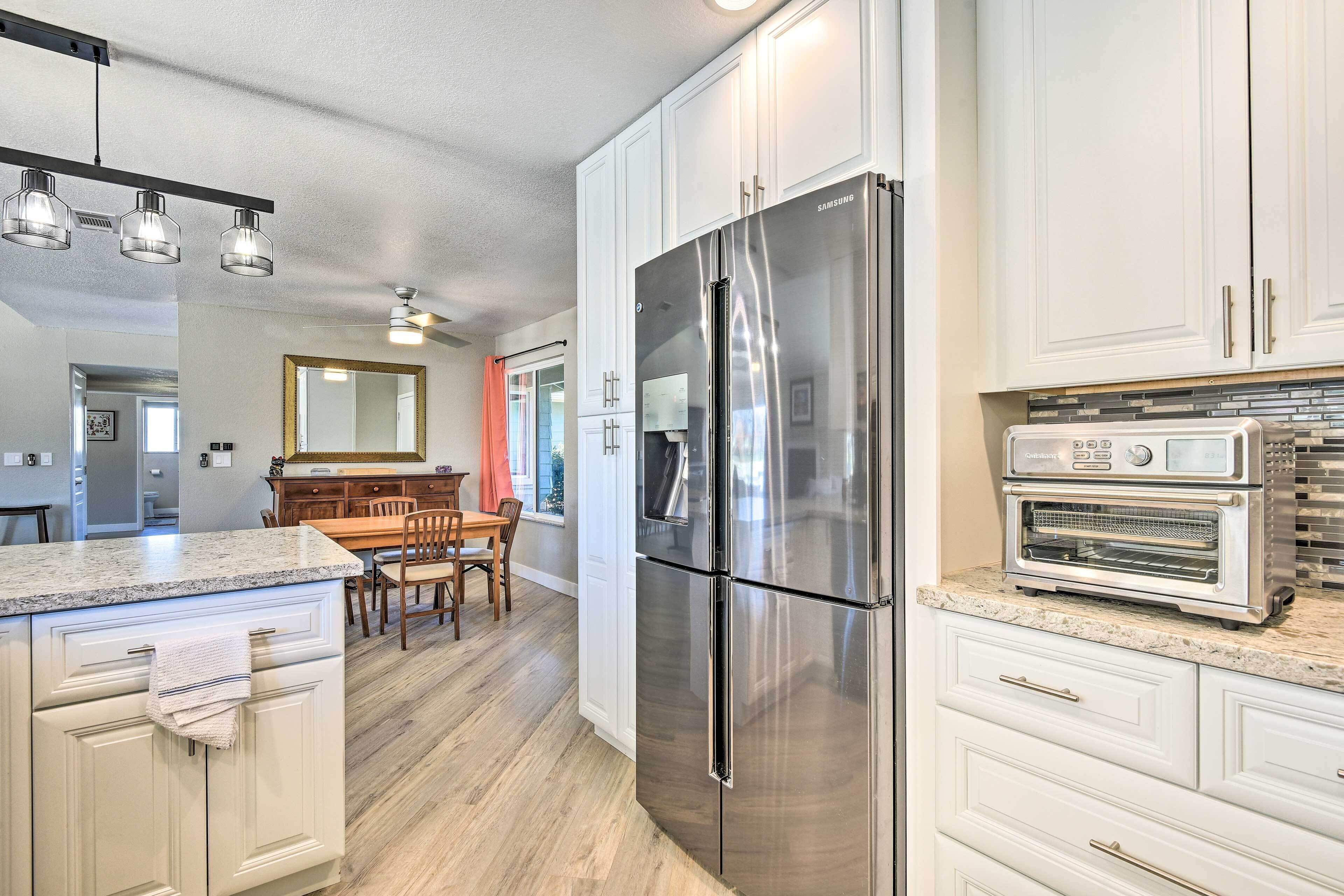 Newly Updated, Dog-friendly Peakview House!