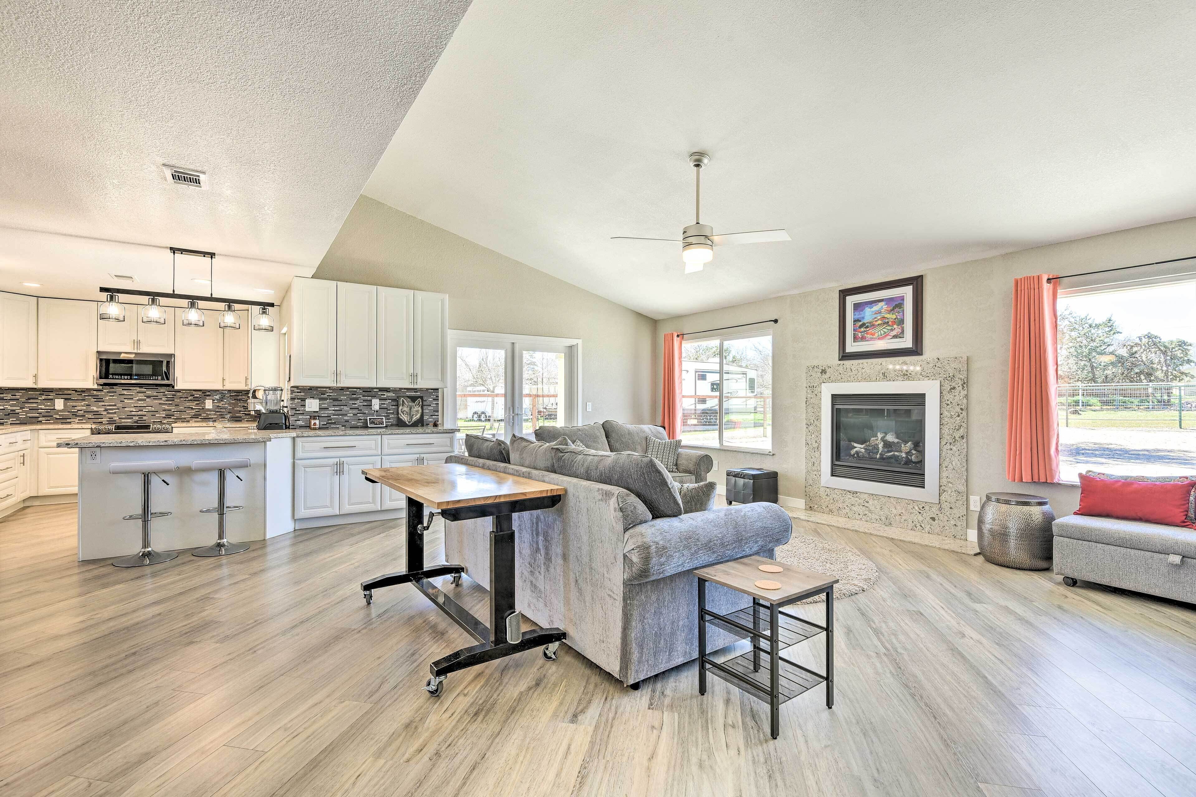 Newly Updated, Dog-friendly Peakview House!