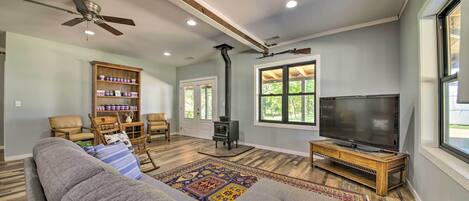 House (2 Bedrooms) | Depan hartanah