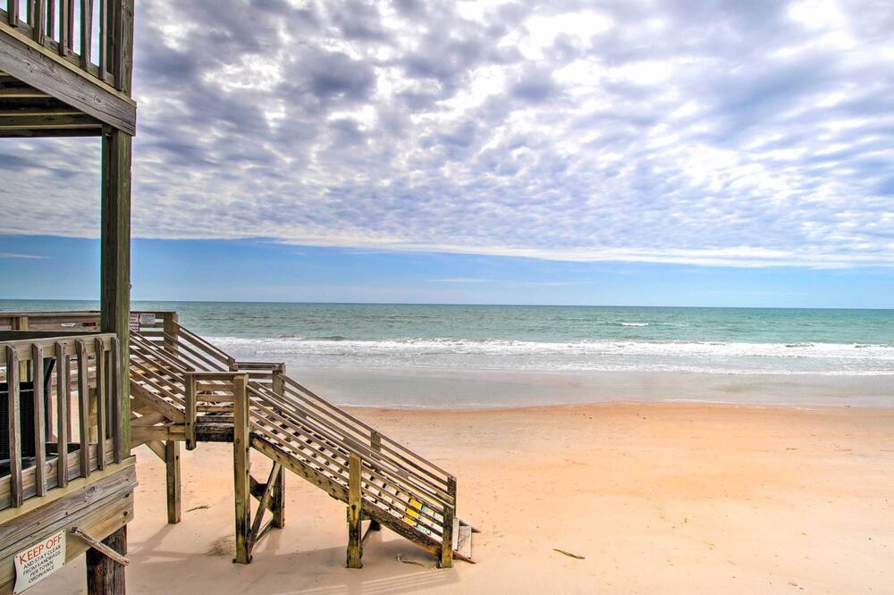 North Topsail Beach Condo w/ Balcony! - Muddy Creek, NC