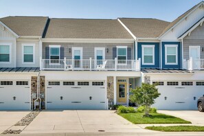 Apartment (4 Bedrooms) | Interior - 3 Mi to Bethany Beach: Townhome w/ Fire Pit (Frankford)
