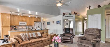 House (5 Bedrooms) | Interior