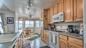 House (5 Bedrooms) | Interior