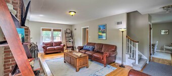 Pet-friendly Lake Getaway: 1 Block to Beach!