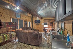 Apartment (0 Bedroom) | Interior - Pet-friendly Vacation Rental in Braymer! (Braymer)