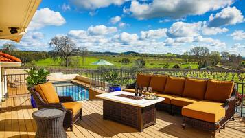 House (4 Bedrooms) | Front of property