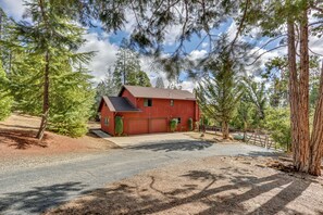 House (3 Bedrooms) | Interior - Pet-friendly Escape w/ Game Room & Fire Pit! (North Fork)