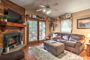 Interior - Gatlinburg Home w/ Hot Tub ~ 4 Mi to Town! (Gatlinburg)