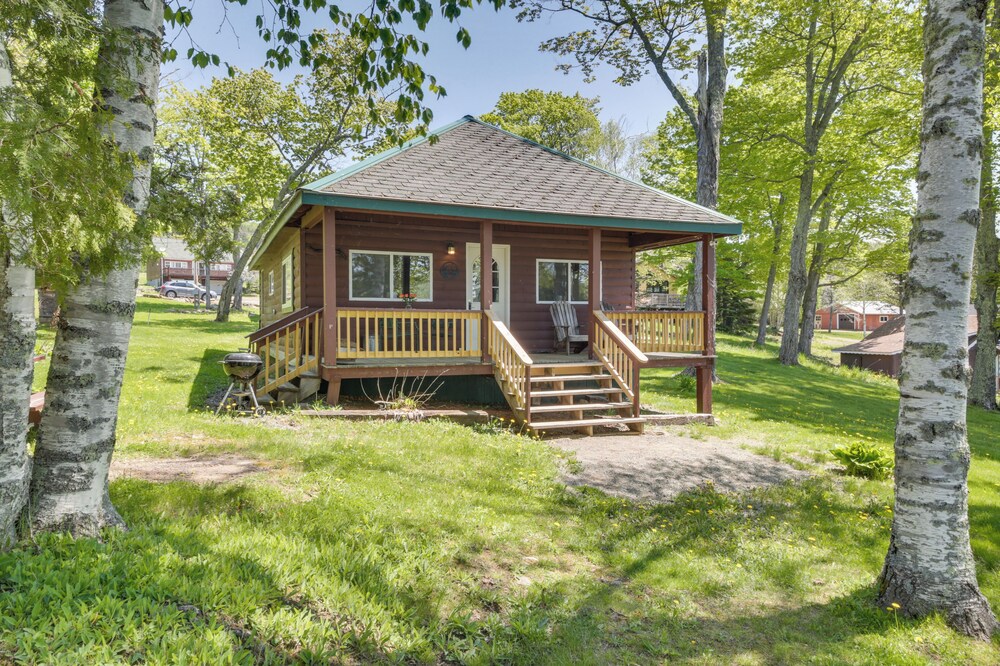 Picturesque Maine Getaway w/ Lake Access!