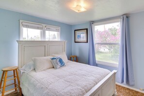 House (4 Bedrooms) | 4 bedrooms, bed sheets - Pet-friendly Home w/ Yard & Mountain Views! (Polson)