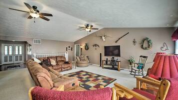 House (5 Bedrooms) | Interior