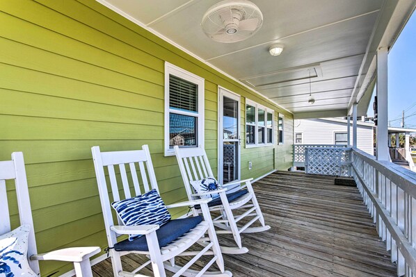 House (4 Bedrooms) | Interior - Quaint 'sand Dollar Sandbar' - Walk to Beach! (Holly Ridge)