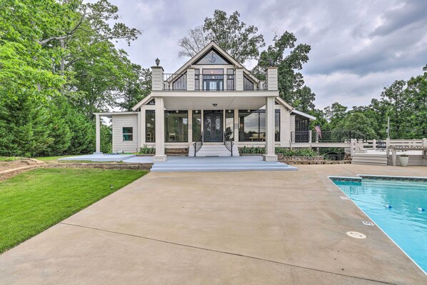 House (4 Bedrooms) | Front of property
